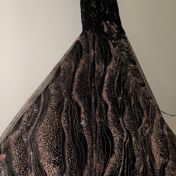 Party dresses - Picture 6 of 17